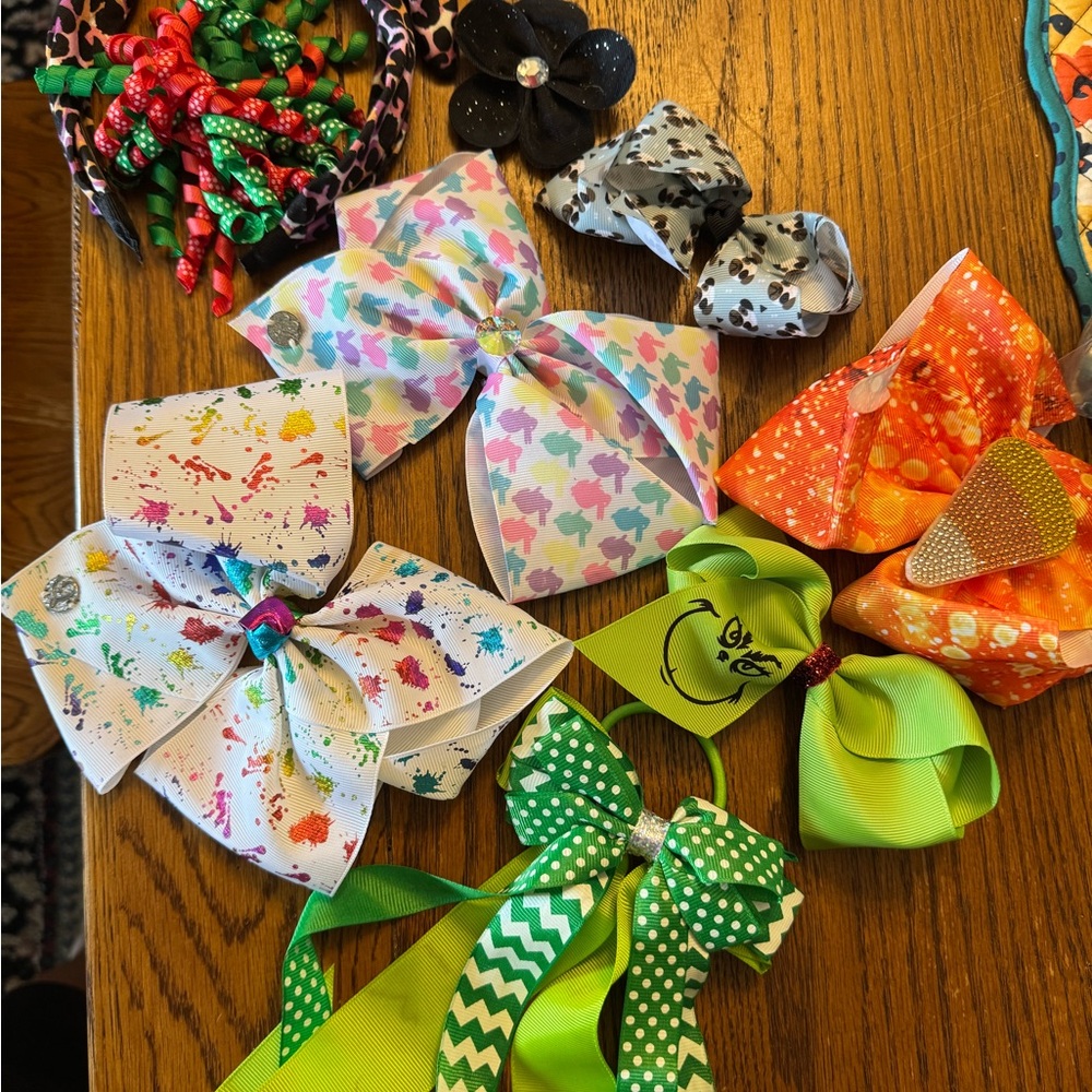 JoJo Siwa Vibrant Hair Bow Collection